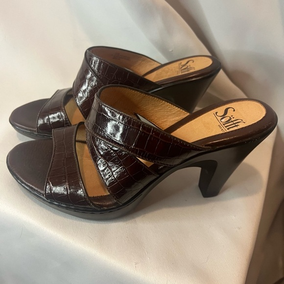Sofft Brown Heels with Comfortable Footbed - Picture 1 of 7